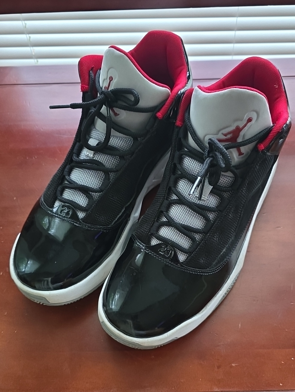 Nike Jordan | Men’s | Athletic Shoes | Black/Red/White | Size 8.5